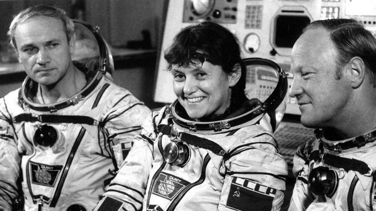 20 лет полета в космос. Светлана савицкая космонавт. светлана савицкая первый полет в космос. светлана савицкая в космосе. савицкая светлана космонавт полет.