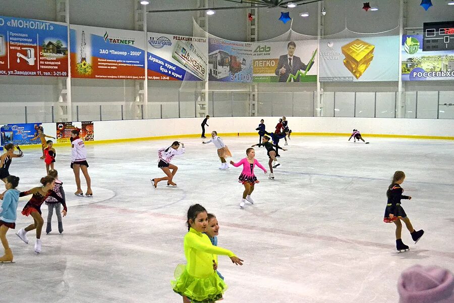 ледовый дворец юность курган. мегион. ледовый дворец мензелинск фигурное катание. ледовый дворец мензелинск. мензелинск арена ледовая.