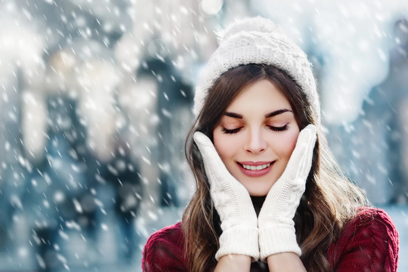 Девушка зимой. Девушка в снегу. Девушка лицо зима. Красивая девушка зима.