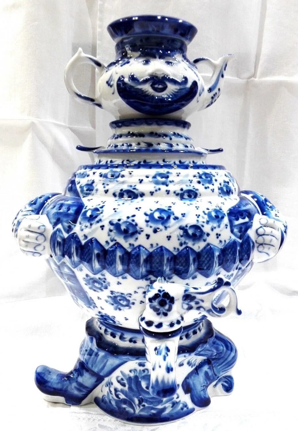 Народная керамика гжельская керамика. Народная керамика (гжель, скопин, дымково, каргополь). Гжельская керамика народный промысел. Гжельские керамические изделия. Русские промыслы гжель.