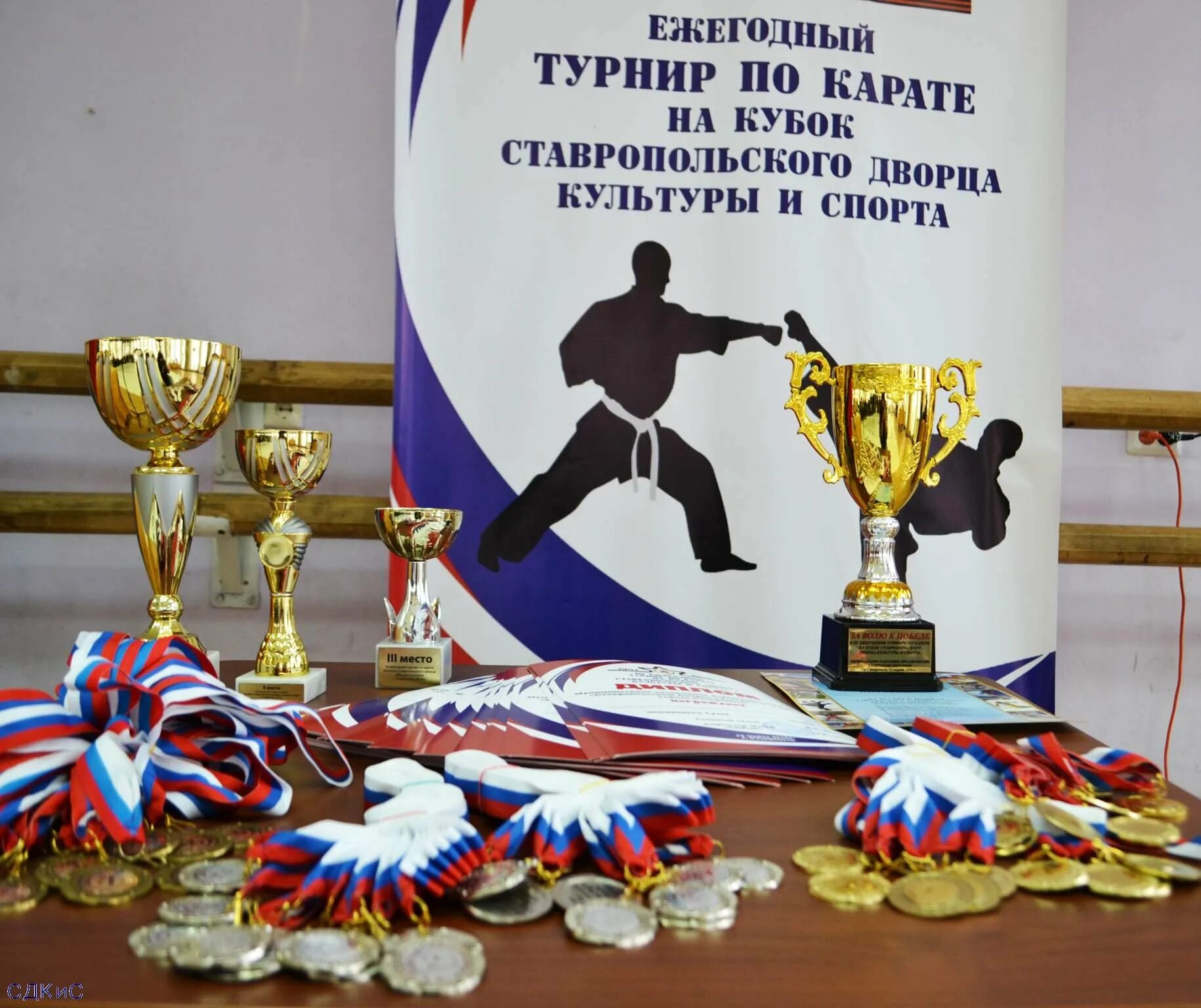 Поздравление с победой в спортивных. Поздравления с победой в спорте. Поздравляем с победой в соревнованиях. Поздравления с победой в соревнованиях. Поздравляем с победой в турнире.