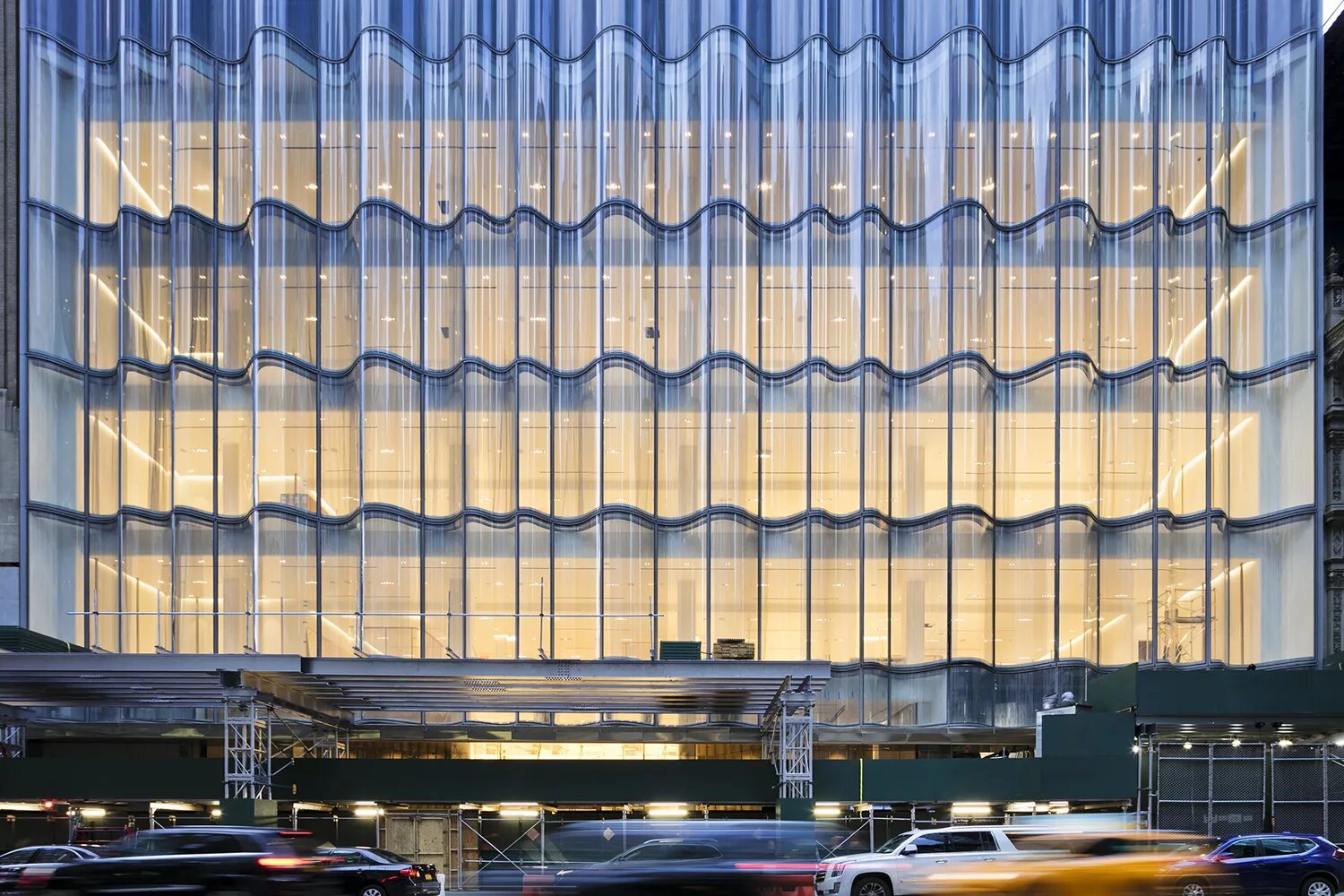 Фасад волна. Ткань на здании. Волна на фасаде Москва. Facade Veil building.