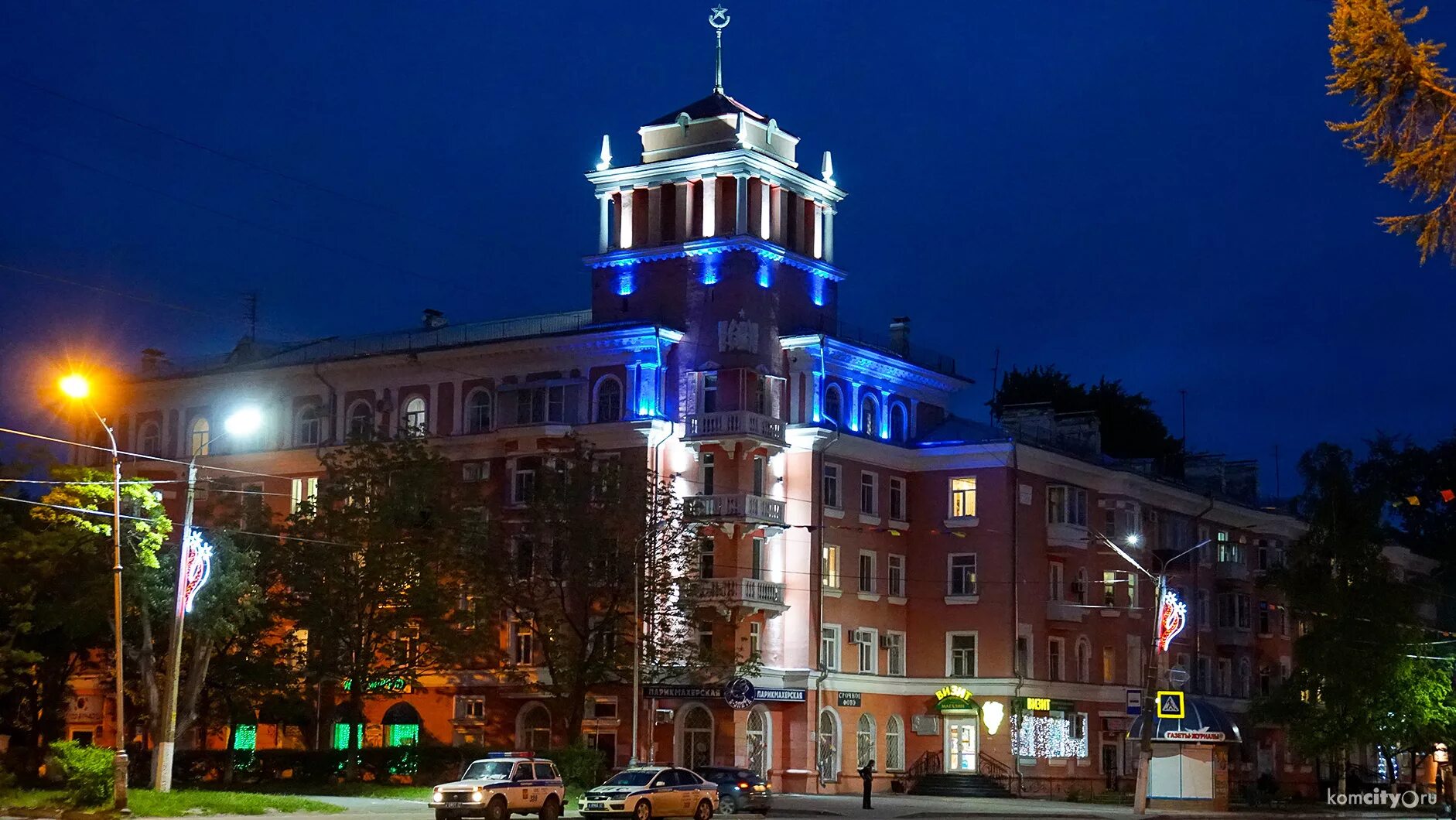 Комсомольск какой край. Комсомольск на Амуре. Дом со шпилем Комсомольск на Амуре. Комсомольск-на-Амуре Хабаровский край. Кирова 25 Комсомольск-на-Амуре.