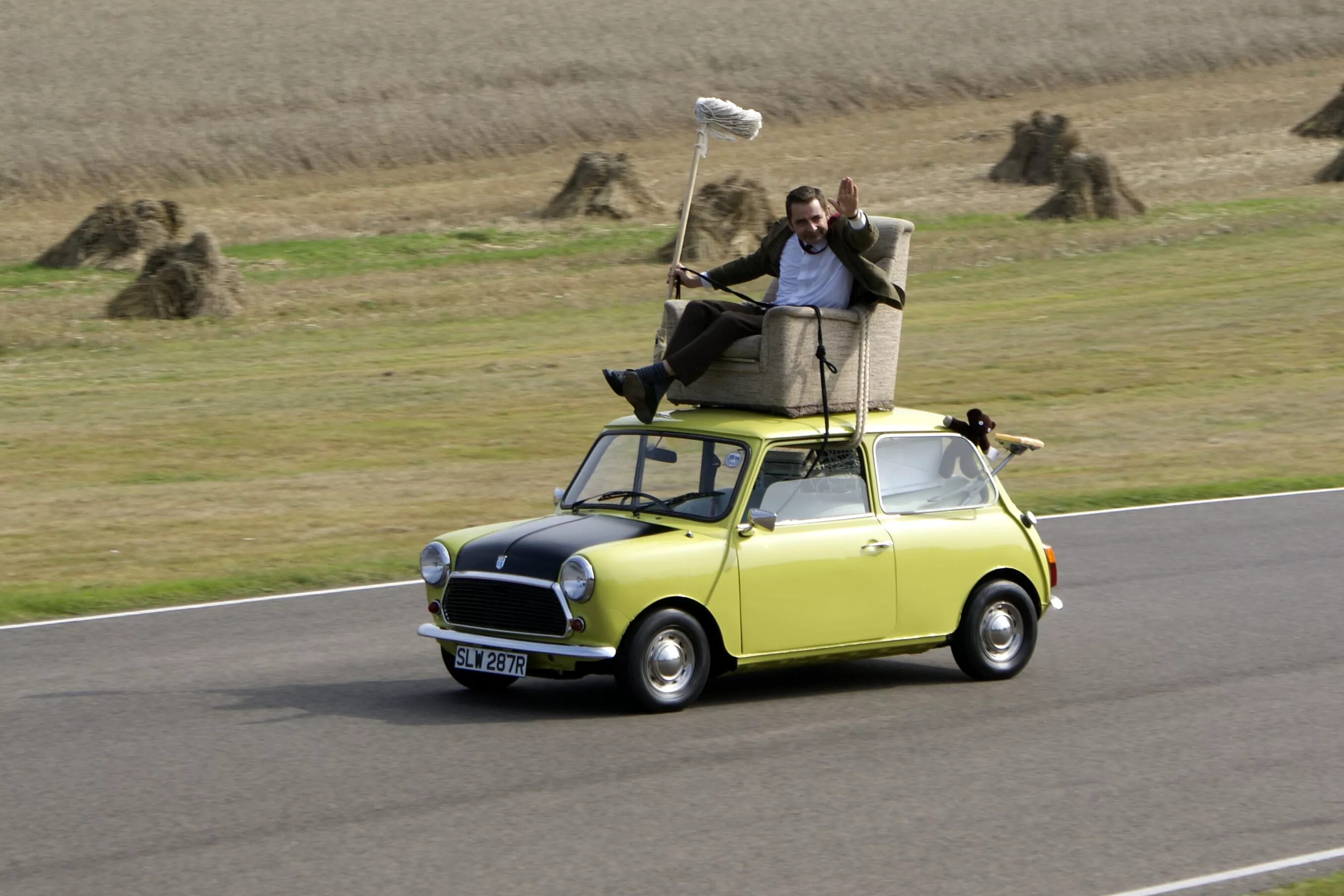 Mini Cooper Mr Bean. Трехколесная машина Мистер Бин. Мини Купер мистера Бина. Mini Leyland 1000cc.