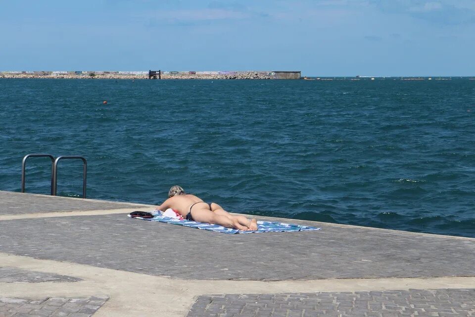 Чёрное море в Крыму сейчас. Море в Черноморском градусов. Вода в Севастополе сейчас. Крым море 2022. Погода севастополь воды