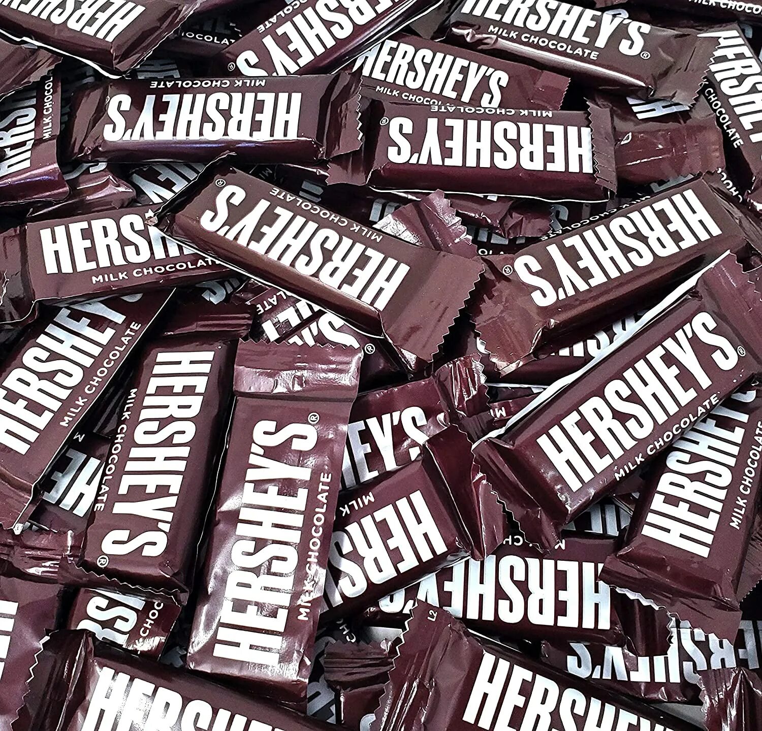 The hershey company. Шоколадки ХЕРШИС. Hershey шоколад. Батончик Hershey s. Хершес конфеты.