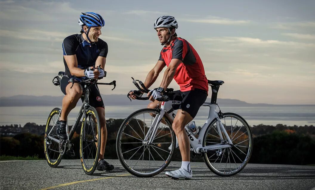 Какой велосипед лучше взять. Cycling Велоодежда. Мужчина на велосипеде. Шоссейный велосипедист. Велосипед для велоспорта.