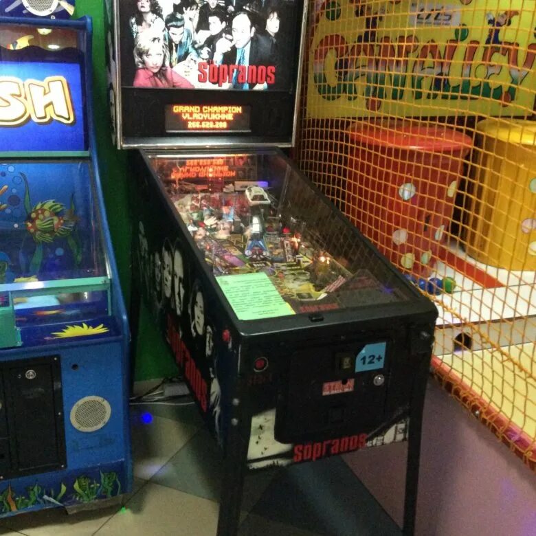 Подпольные игровые автоматы в спб. Игровые аппараты тюмень. Игровые автоматы г омск. Игровые автоматы в тюмени. Оператор в зал игровых автоматов.