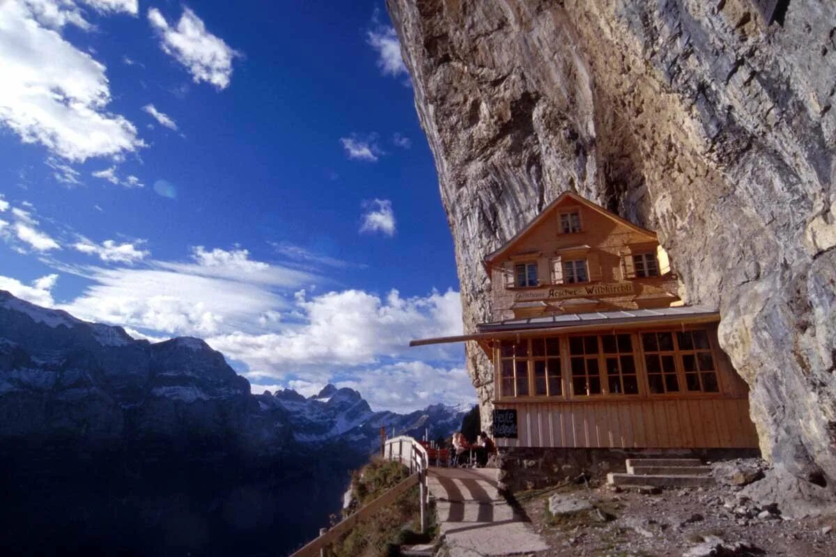 особняк луи виттон в скале. лестница на гору торатау. шале анзер (chalet anzere).