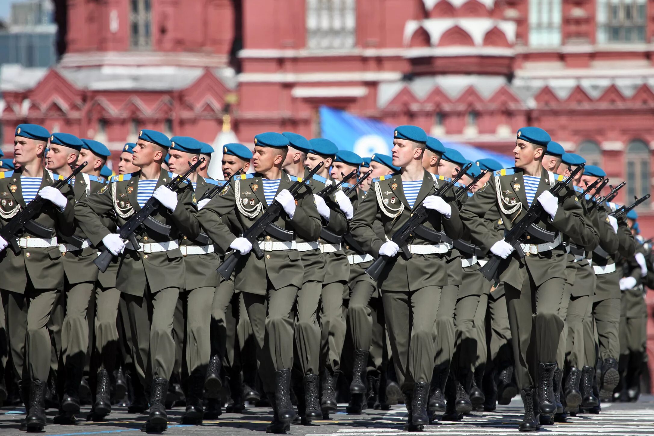 9 мая 2013. Военный парад. Солдаты на параде. Российская армия парад. Строй солдат на параде.