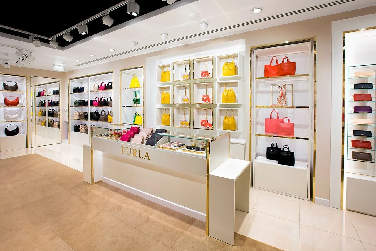 Amazing outlet. Бутик Furla. Furla Афимолл. Бутик фурла в ГУМЕ. Furla Outlet.