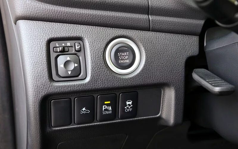 Кнопка mitsubishi pajero. Кнопка ESP Аутлендер 3 поколения. Mitsubishi Pajero 3 кнопка ESP. Кнопки Паджеро спорт 3. Mitsubishi Outlander 3 2014 штатные кнопки.