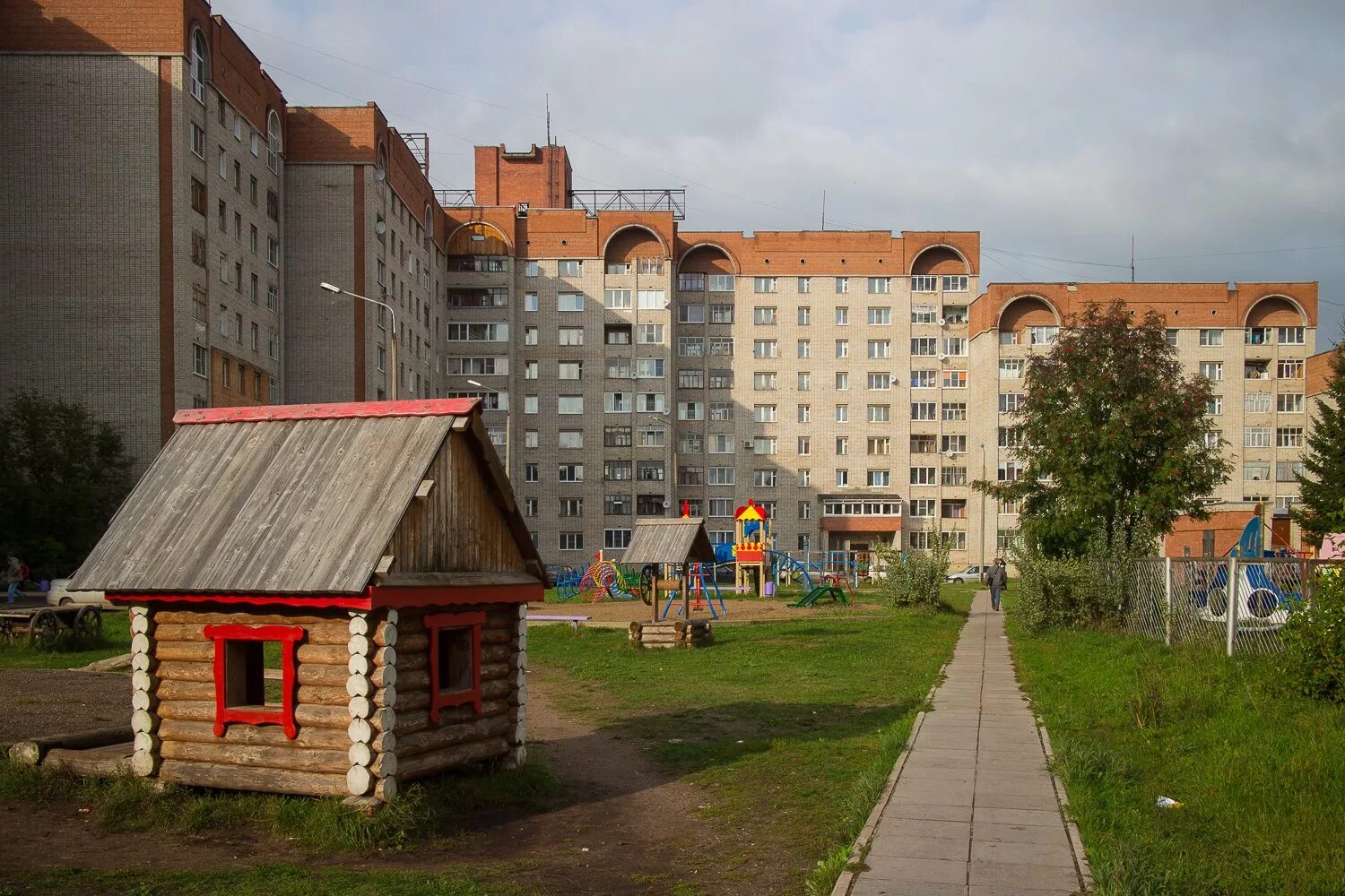 Глазов новый район. Глазов улица карла маркса 1. Глазов двор. Ул пехтина д. Глазов музыкальная школа 1преподаваткли.