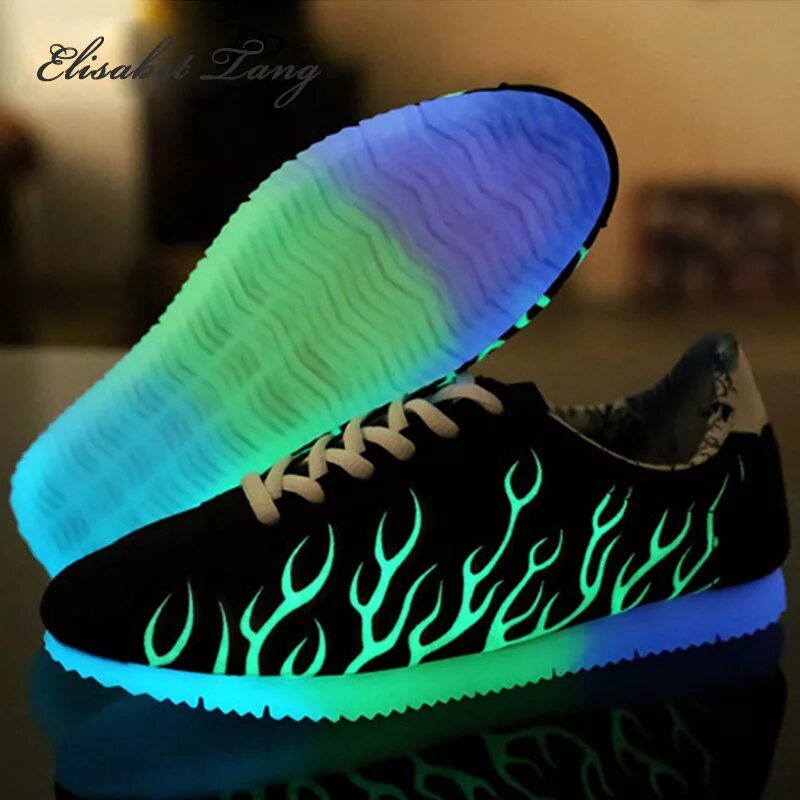 Светящиеся подошва купить. Светящиеся кроссовки найк. Glow in the Dark кроссовки. Nike со светящейся подошвой. Nike светящаяся подошва.