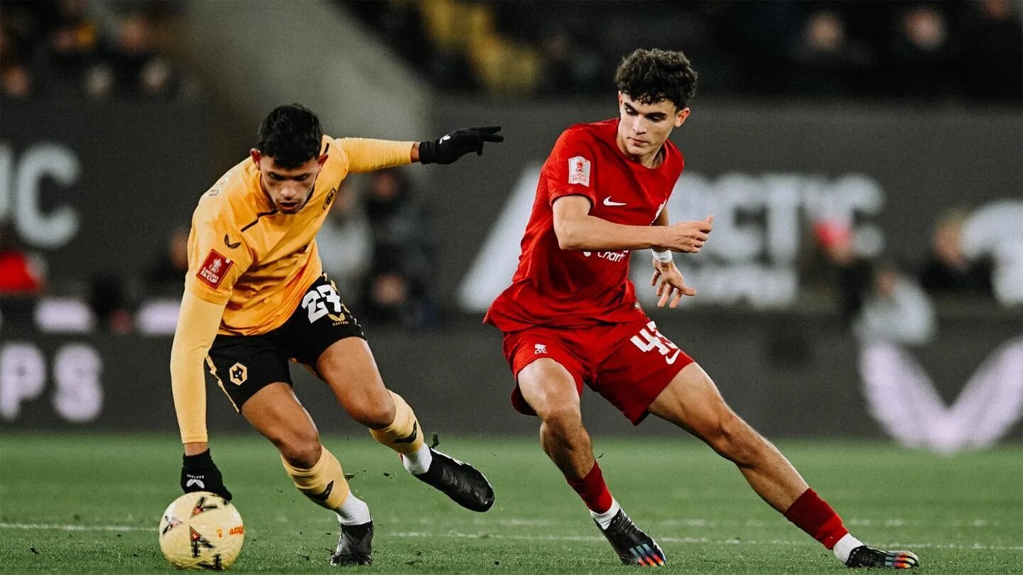 Ливерпуль уондерерс. Вулверхэмптон 2022. Stefan bajcetic liverpool. Футбольный матч. Ливерпуль вулверхэмптон.