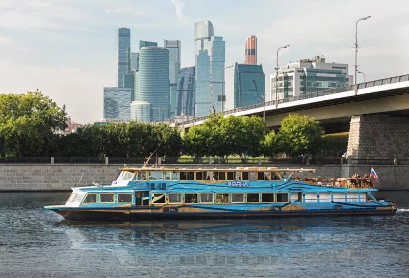 Движение теплохода москва река. Теплоход волна Москва. Теплоход Морис Москва. Теплоход «волна» Москва река. Теплоход волна по Москве реке.