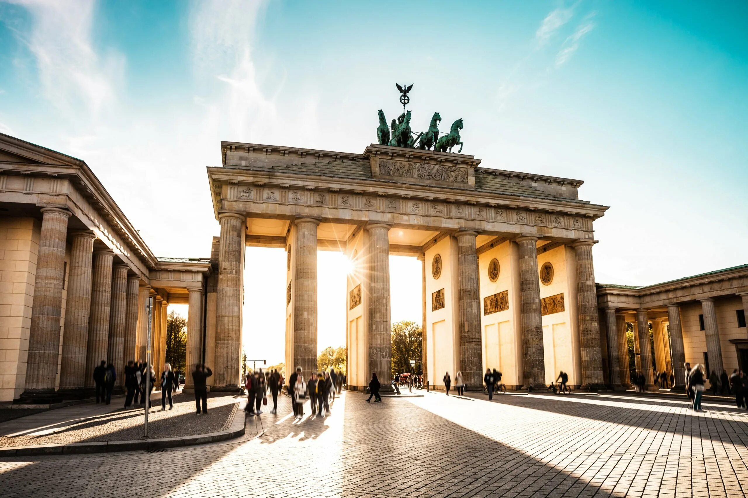 Какие достопримечательности есть в германии. Бранденбургские ворота в Берлине. Бранденбургские ворота (Brandenburg Gate). Германия Берлин достопримечательности Бранденбургские ворота. Бранденбургские ворота в Берлине 1791.