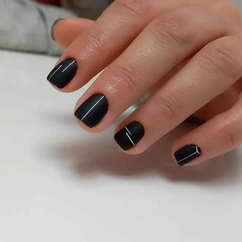 Маникюр черный квадрат короткие