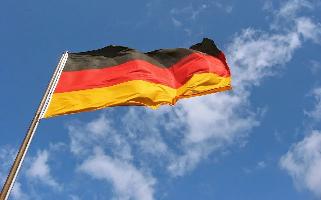 Германия для казахстанцев. Флаг Германии. Германский флаг. Федеративная Республика Германия. Россия и Германия.