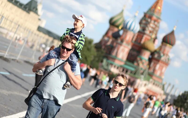 Туристы в Москве. Американские туристы. Туризм в Москве. Иностранные туристы в России.