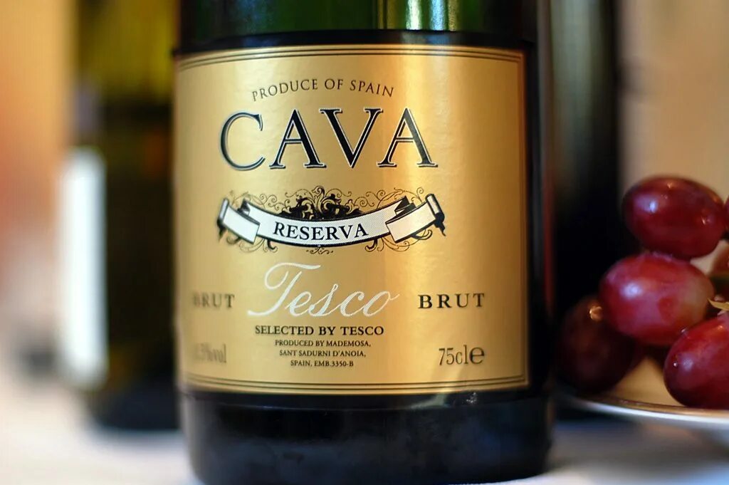 Что такое кав. Игристое вино испания cava. игристые вина испании cava. кава игристое испании. кава брют испания.