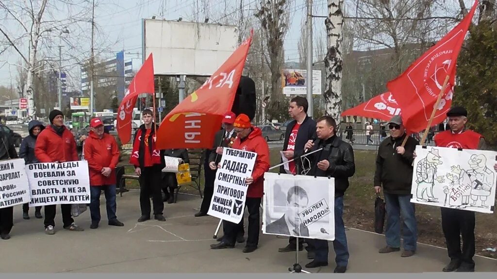 Кастрюльный бунт. Марш пустых кастрюль. Марше Саратов. Митинг пустых кастрюль.