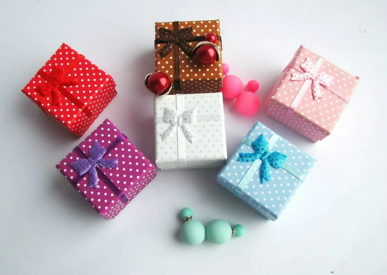 Идеи подарков своими руками. Упаковка маленького подарка. Как можно сделать маленький подарок. Как можно сделать маленький подарок. Сделать подарок своими руками.