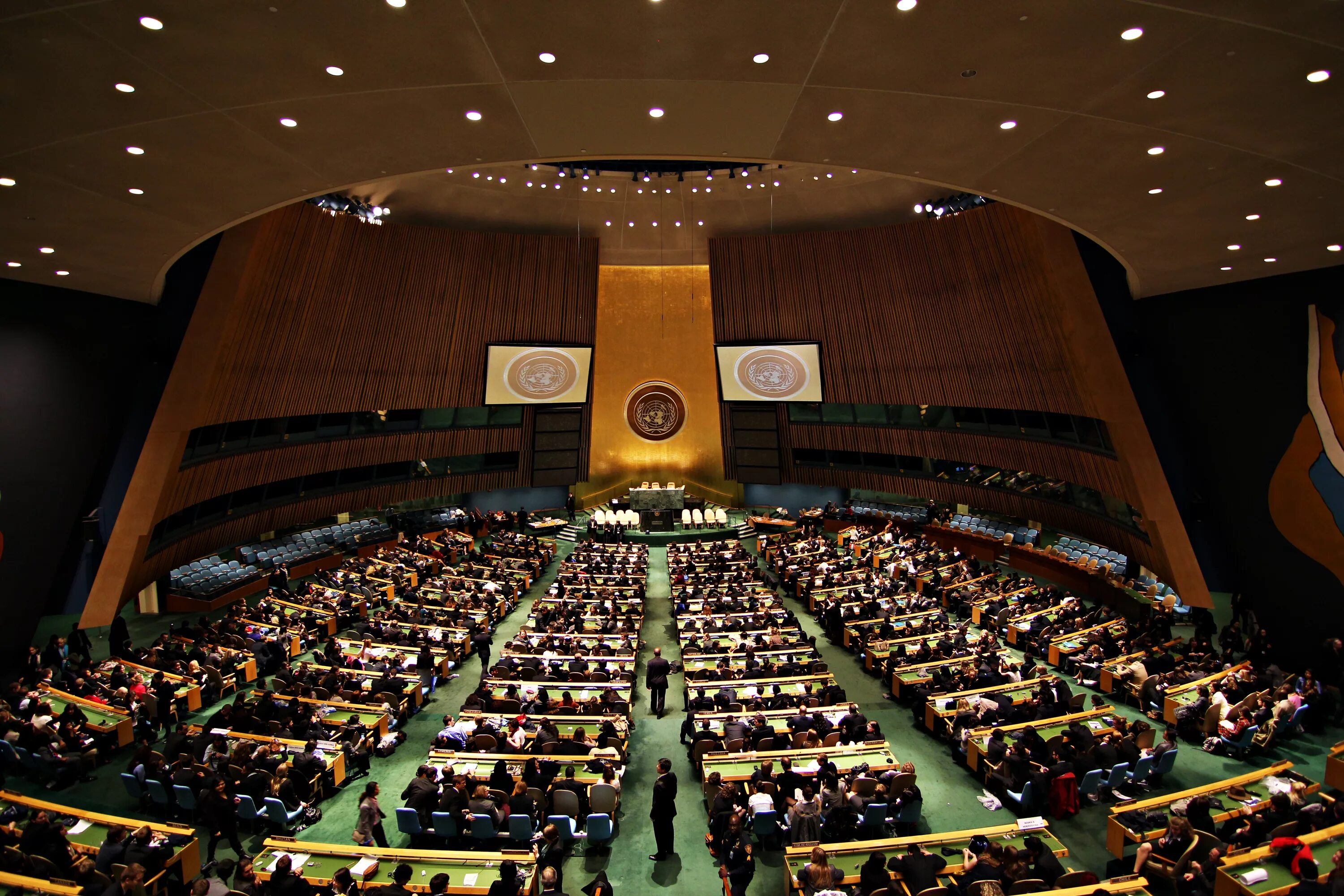 Генеральная Ассамблея ООН Нью-Йорк. Зал Генеральной Ассамблеи ООН. Заседание Генеральной Ассамблеи ООН. Зал заседания Генеральной Ассамблеи ООН.