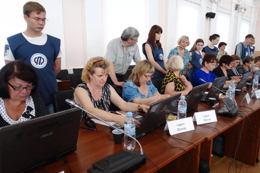 пенсионеры псков. псков союз пенсионеров мельничук. учебный центр знания псков. мошенники плн псков. пенсионеры псков.