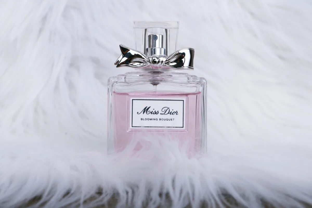 Духи мисс диор блуминг. Dior Miss Dior Blooming Bouquet. Диор Блуминг букет. Мисс диор Блуминг букет.