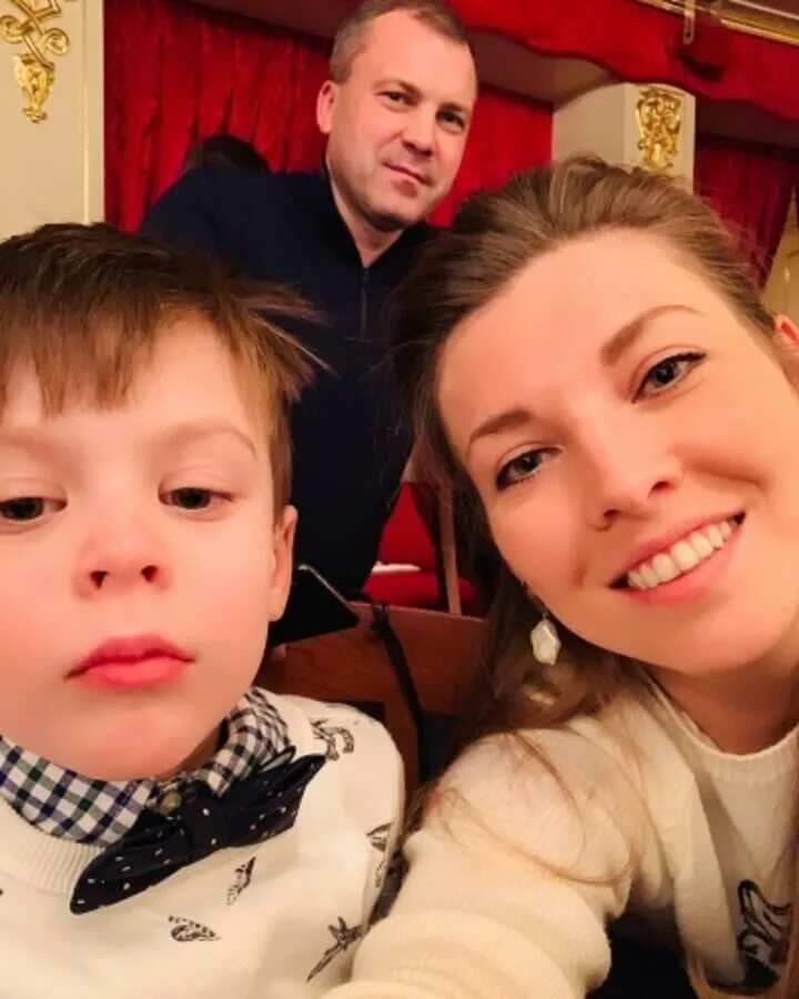 ольга владимировна скабеева сын захар попов. ольга скобеева и евгений попов муж. скобеева ольга. ольга скобеева семья. скобеева сын фото.