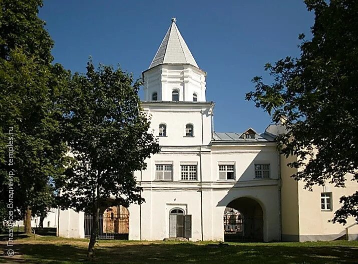 Воротная башня великий новгород. Воротная башня великий новгород. Воротная башня гостиного двора великий новгород. Гридница в великом новгороде. Воротная башня.