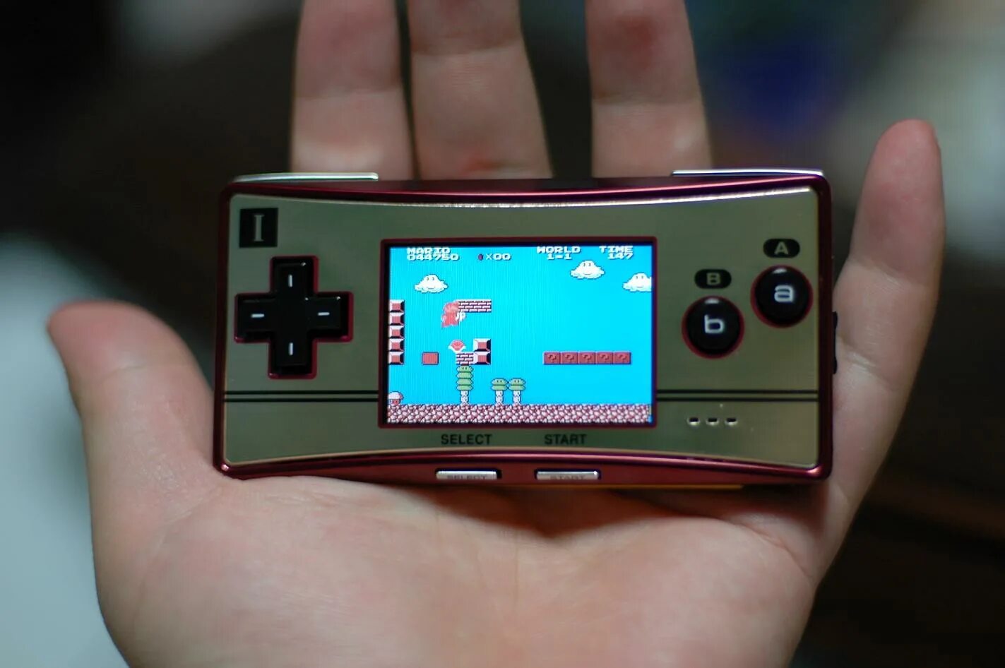 Игровая консоль Нинтендо геймбой. Nintendo Micro. Геймбой адванс микро. Нинтендо геймбой 90х.