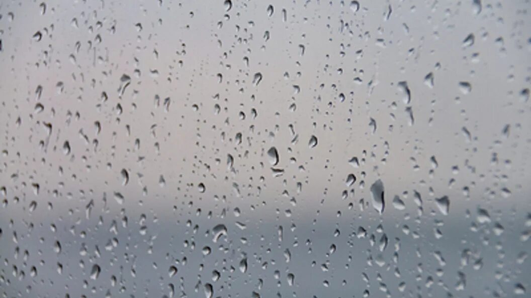 Дождь. И только капли дождя. Капли дождя на стекле. Дождь за окном фото. Капли дождя на стекле.
