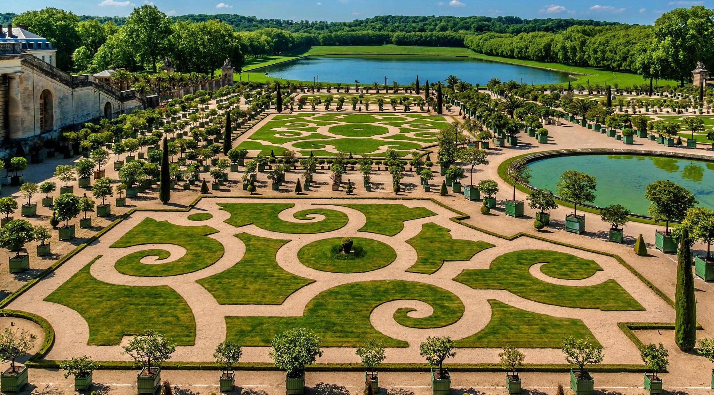 Де версаль. Версаль французский сад партер. Версальский дворец и парк. Садовый партер Версальского дворца. Версальский дворец и парк во Франции.