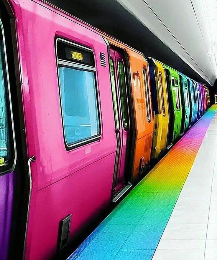 Метро стокгольма самые красивые станции. Метро радужная. Станция t-centralen в стокгольме. Метро в исландии. Киев метро радужная радужная.