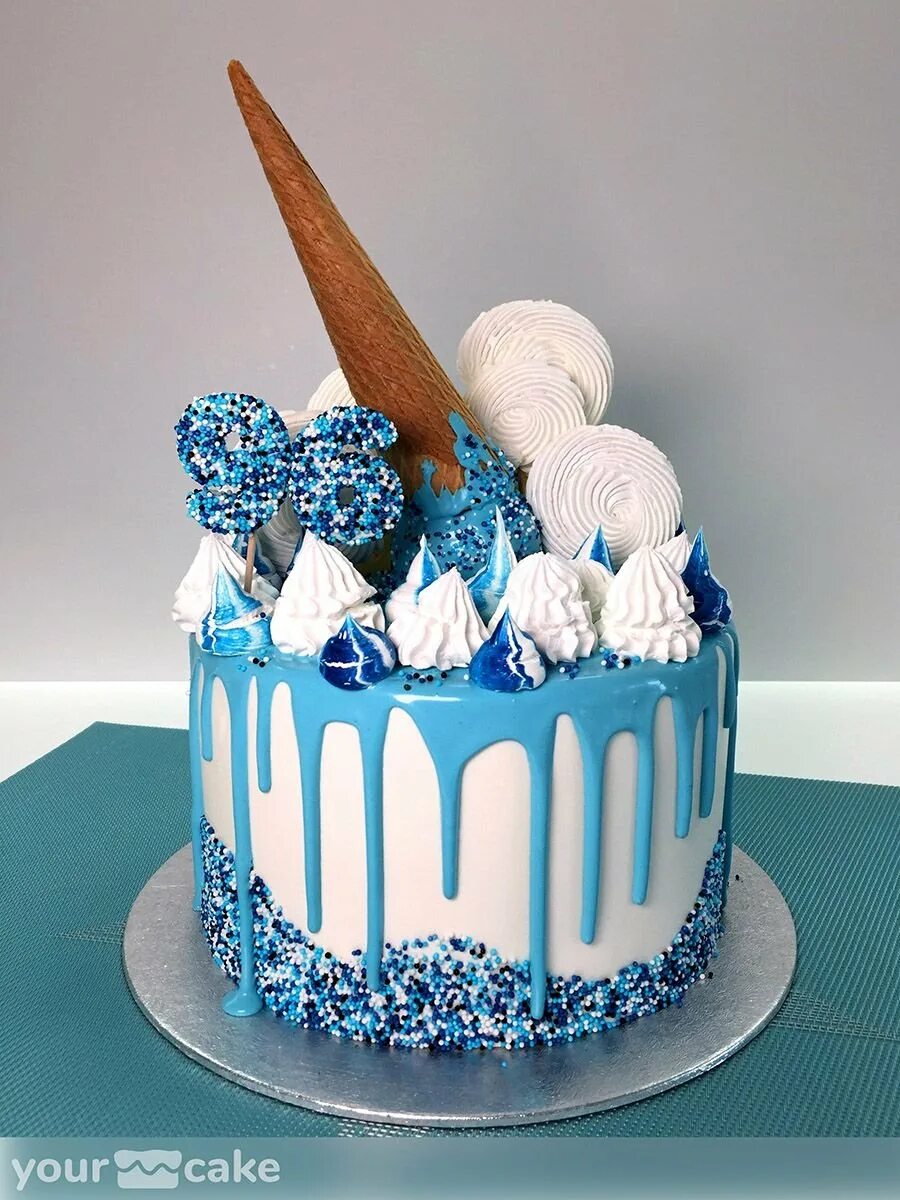 Оформление торта на день рождение мальчика. Украшение торта. Украшение торта для мальчика. Голубой торт. Декор торта на день рождения.