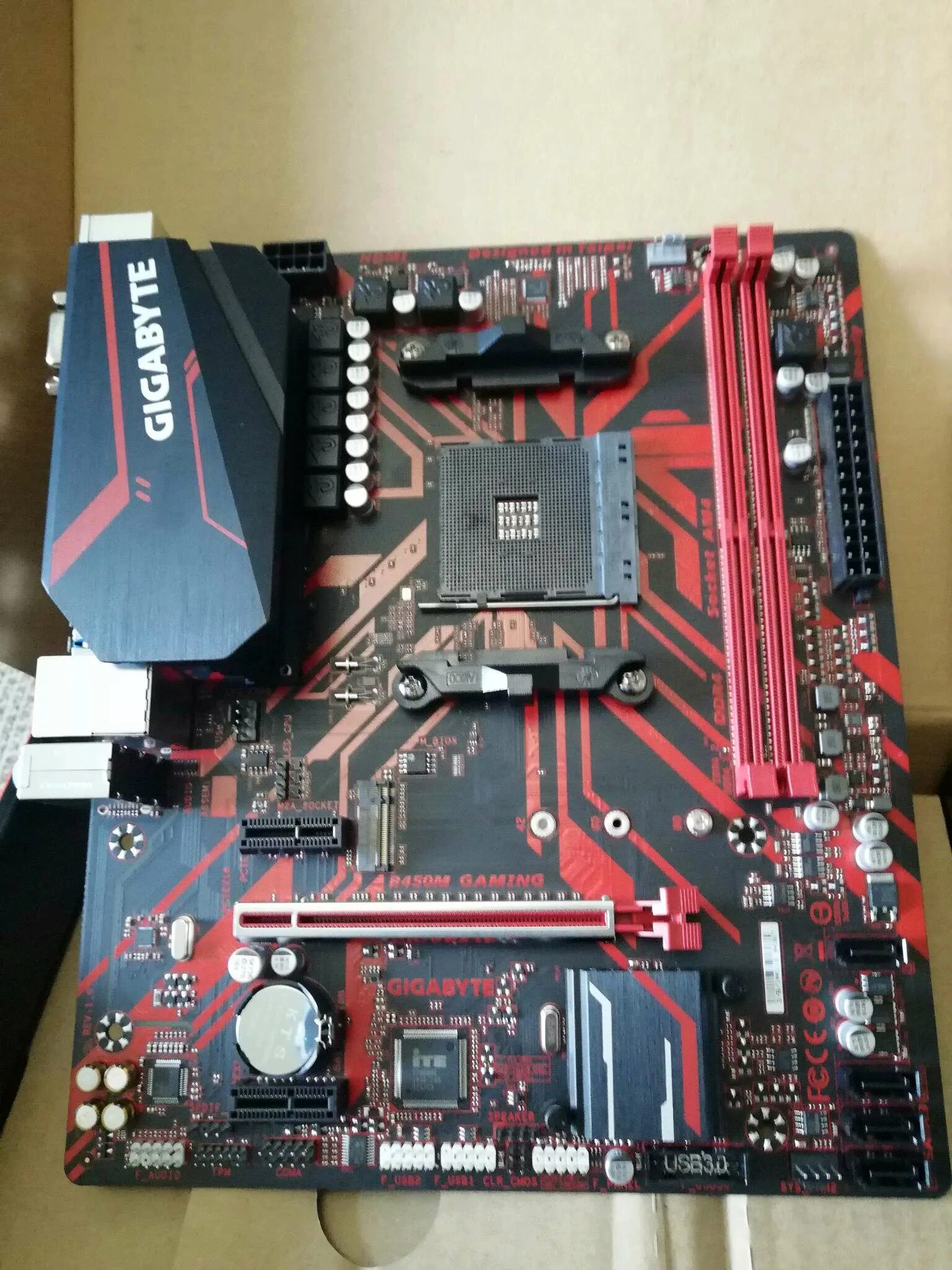 Материнская плата gigabyte b650 gaming. Материнка гигабайт b450m. Материнская плата Gigabyte b450m. Материнская плата Gigabyte b450 m красная. Материнская плата Gigabyte b660m.