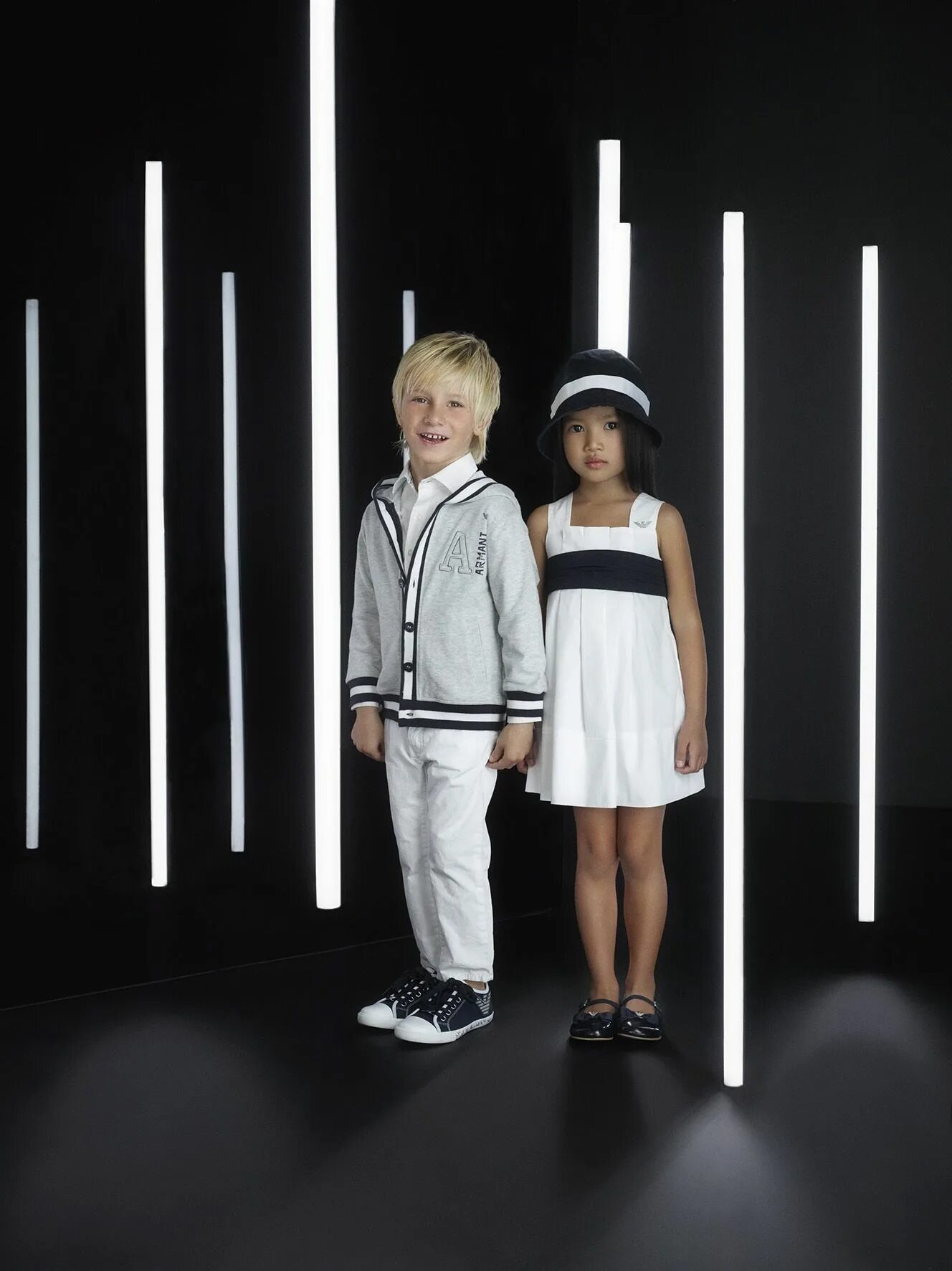 Армани джуниор. Armani junior таблица размеров. Армани детская коллекция. Малыш в армани. Стильная одежда для детей.