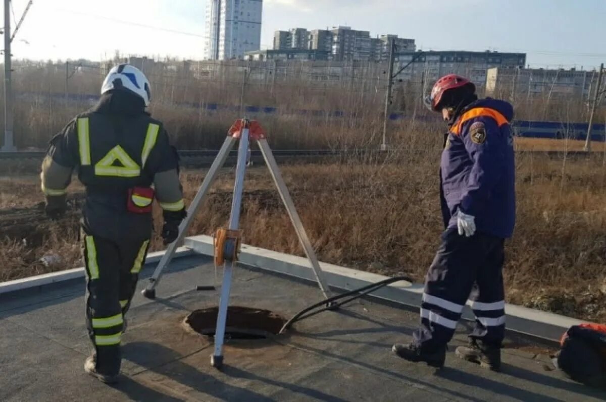 Коллектор ребенок. Коллекторы екатеринбурга. ребенок упал в коллектор.