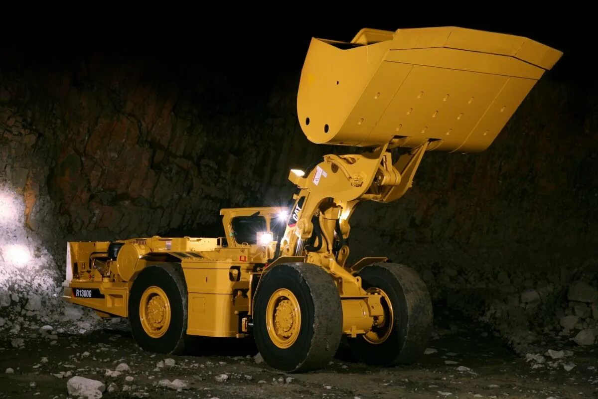 Подземные самоходные машины. Машина погрузочно-доставочная Caterpillar r1300g. Шахтный погрузчик ПДМ. ПДМ Cat 1300. ПДМ Cat 1700.