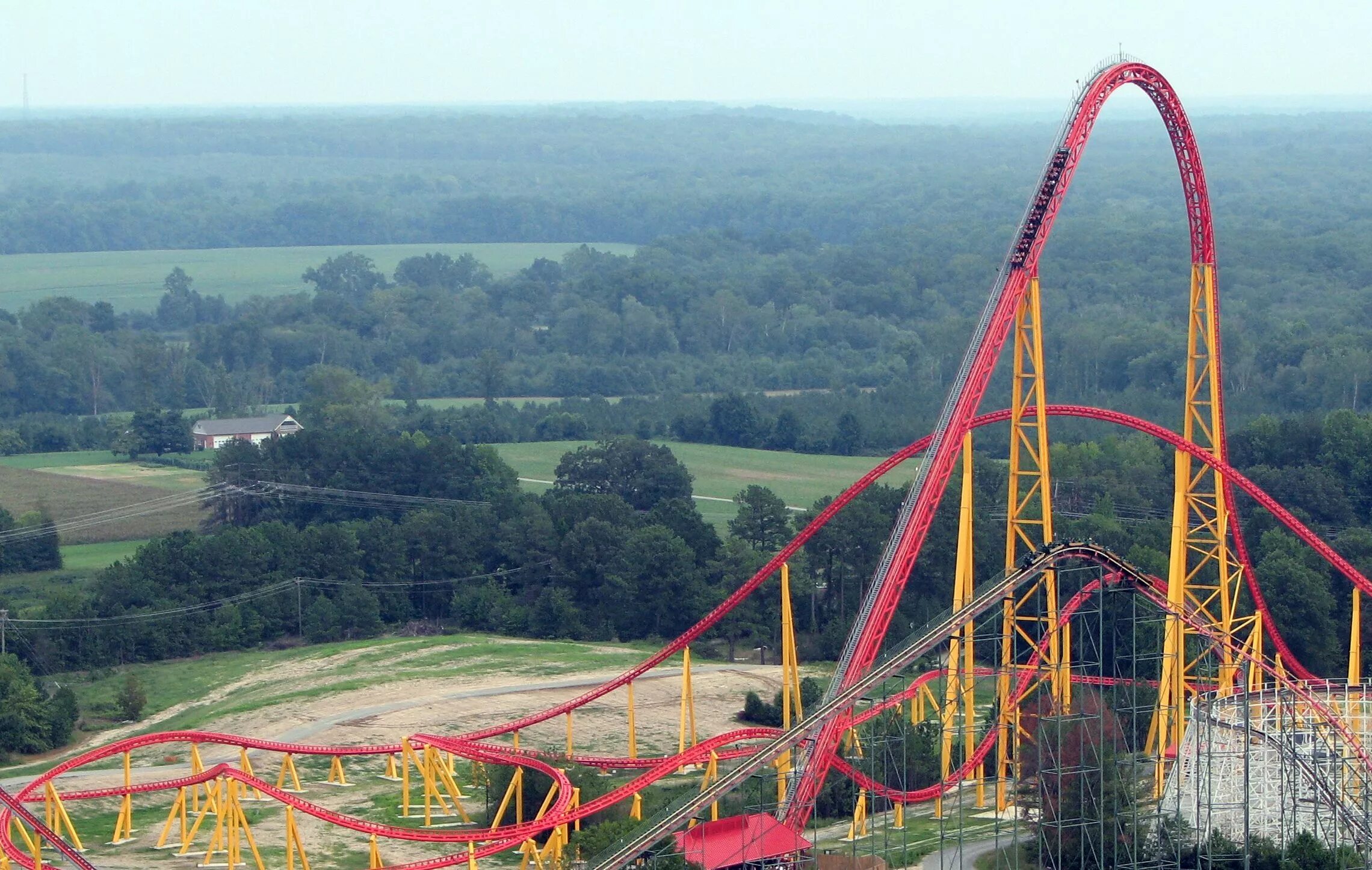 Kings Dominion парк аттракционов. Intimidator 305 американская горка. Аттракцион Такабиша, Япония. Самые страшные аттракционы в мире американские горки.