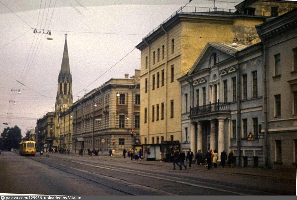 Старый васильевский остров. Средний проспект Васильевского острова. Ленинград Васильевский остров. Дом Аладова Васильевский остров. Средний проспект Васильевского острова 41.