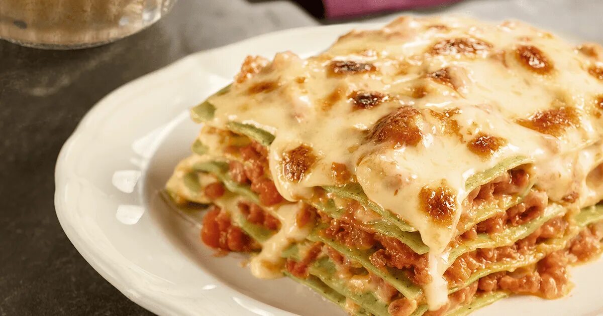 Лазанья классическая из лаваша. Лазанья из лаваша. Ленивая лазанья из лаваша с фаршем. Лазанья из лаваша. Лазанья из лаваша.