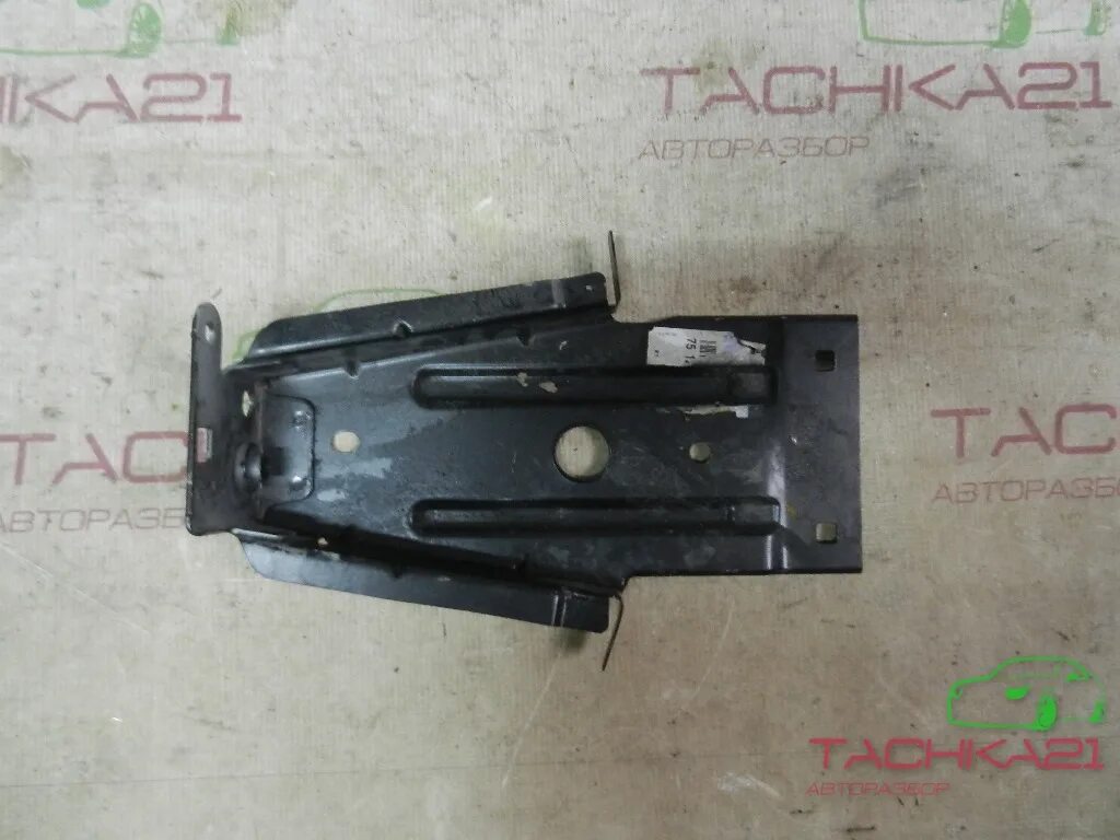 Кронштейн крепления подрамника. Кронштейн подрамника рено логан 1. Кронштейн крепления подрамника к раме x3000. Пружинное крепление подрамника. Ремонтный кронштейн подрамника опель.