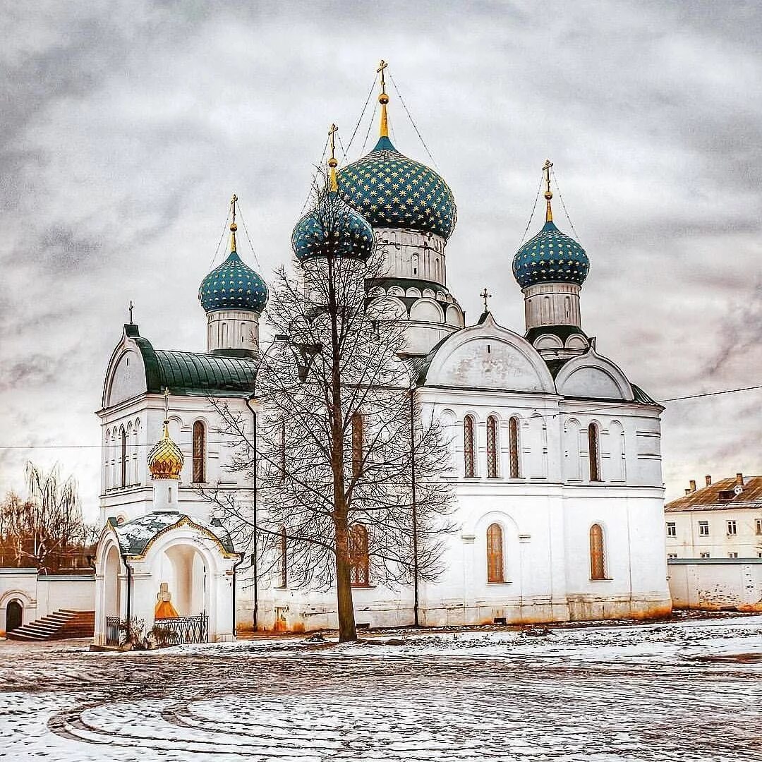 Церкви золотого кольца. Золотое кольцо России зодчество. Храмы и церкви золотого кольца России. Углич архитектура.