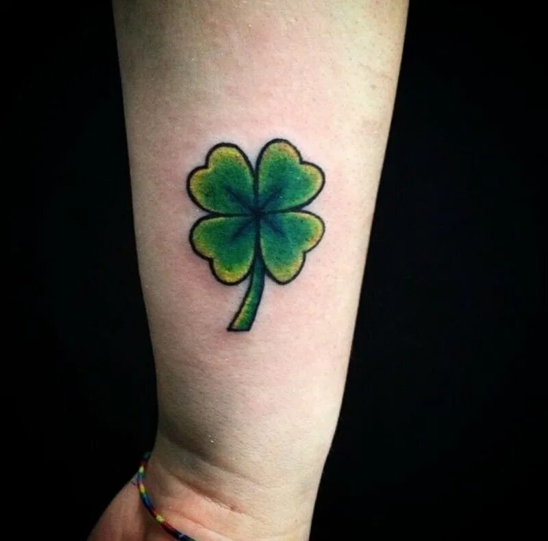 татушка клевер четырехлистник. тату клевер четырехлистный. клевер четырехлистник тату. татуировка клевер четырехлистный. тату четырехлистный клевер для девушек.