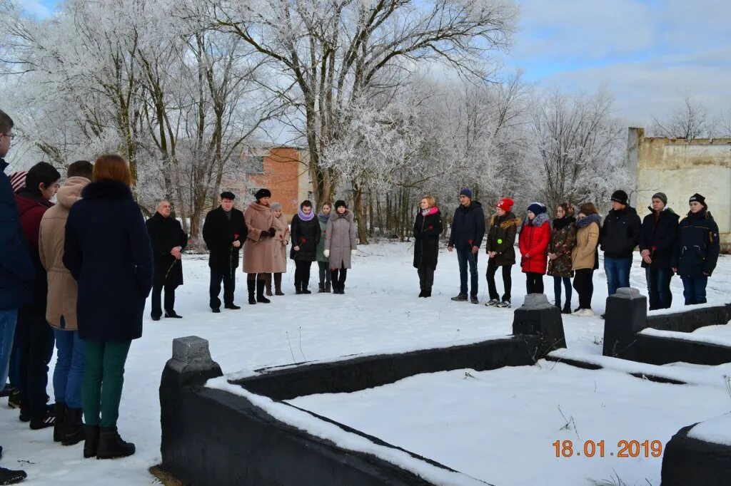 Мемориал славы большая Мартыновка. Администрация большая.Мартыновка. Администрация Мартыновского района. Освобождение несмьяновки Мартыновский район. Погода б мартыновка 14