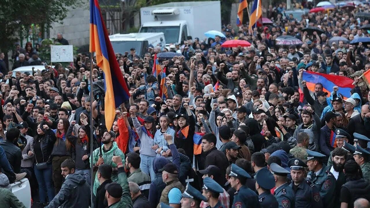 Спутник Армения протесты в Армении 2022. Митинг в Ереване. Митинг оппозиции в Ереване. Митинг шествие в Ереване. Очередь в ереване