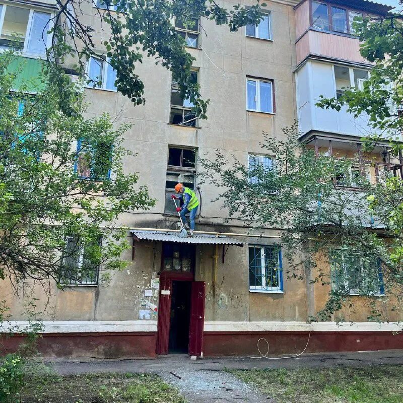 Миг 25 пермь памятник. Донецк многоэтажки. Донецк до 2014. Типичный краматорск. Типичный краматорск.